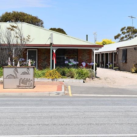 Lake Albert Motel Meningie Bagian luar foto