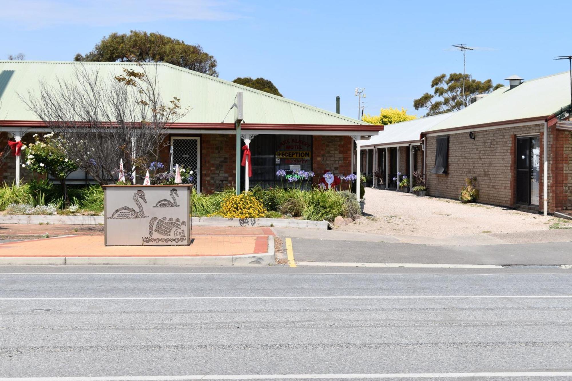 Lake Albert Motel Meningie Bagian luar foto
