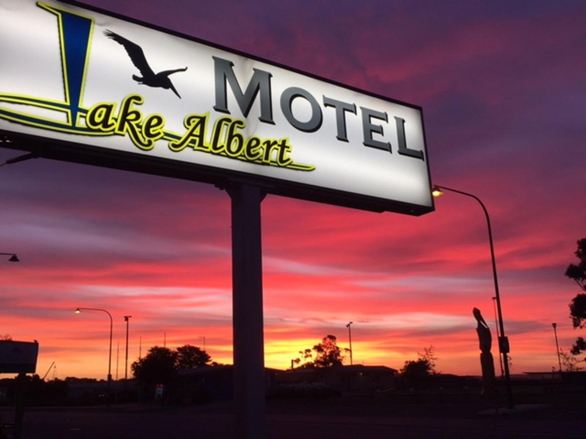 Lake Albert Motel Meningie Bagian luar foto