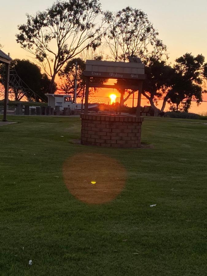 Lake Albert Motel Meningie Bagian luar foto