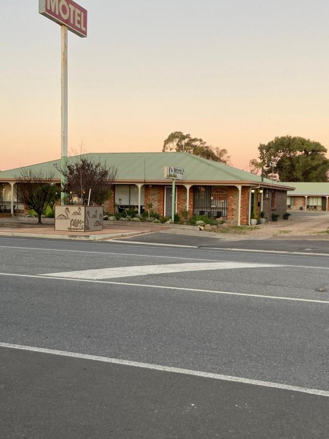 Lake Albert Motel Meningie Bagian luar foto